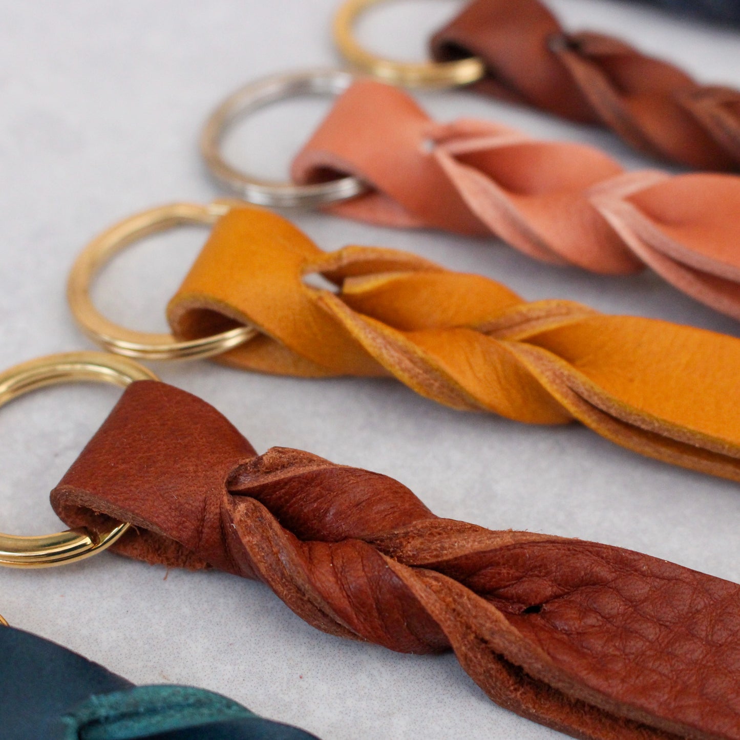 Twist Keyring - Mid brown