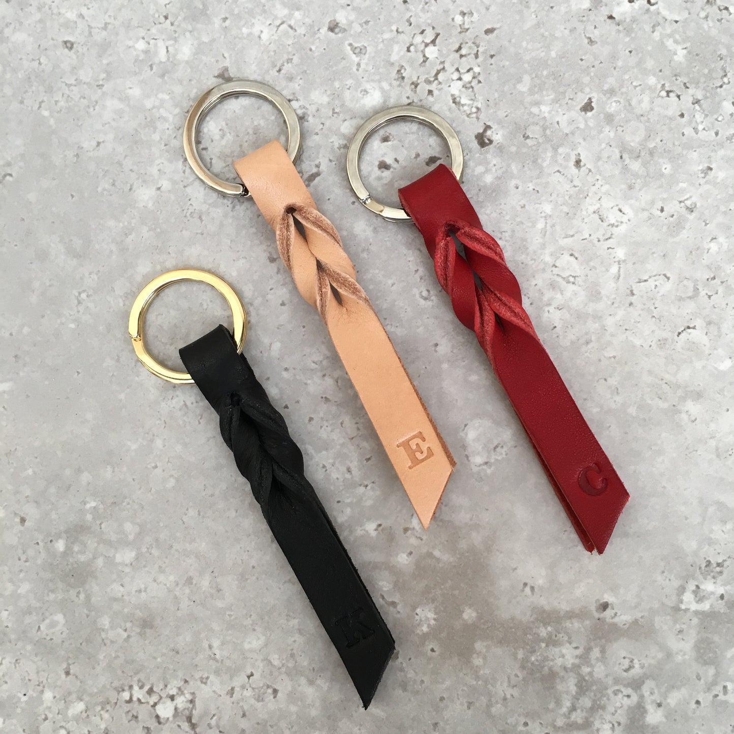 Twist Keyring -Black Tumblegrain