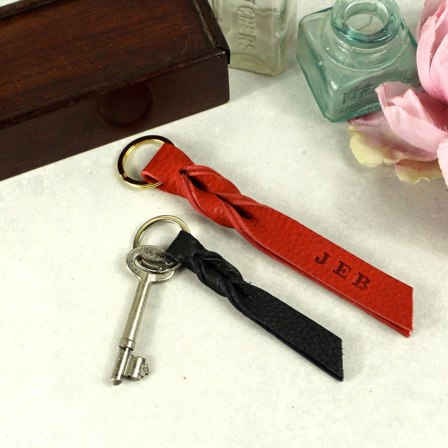 Twist Keyring - Red Smooth