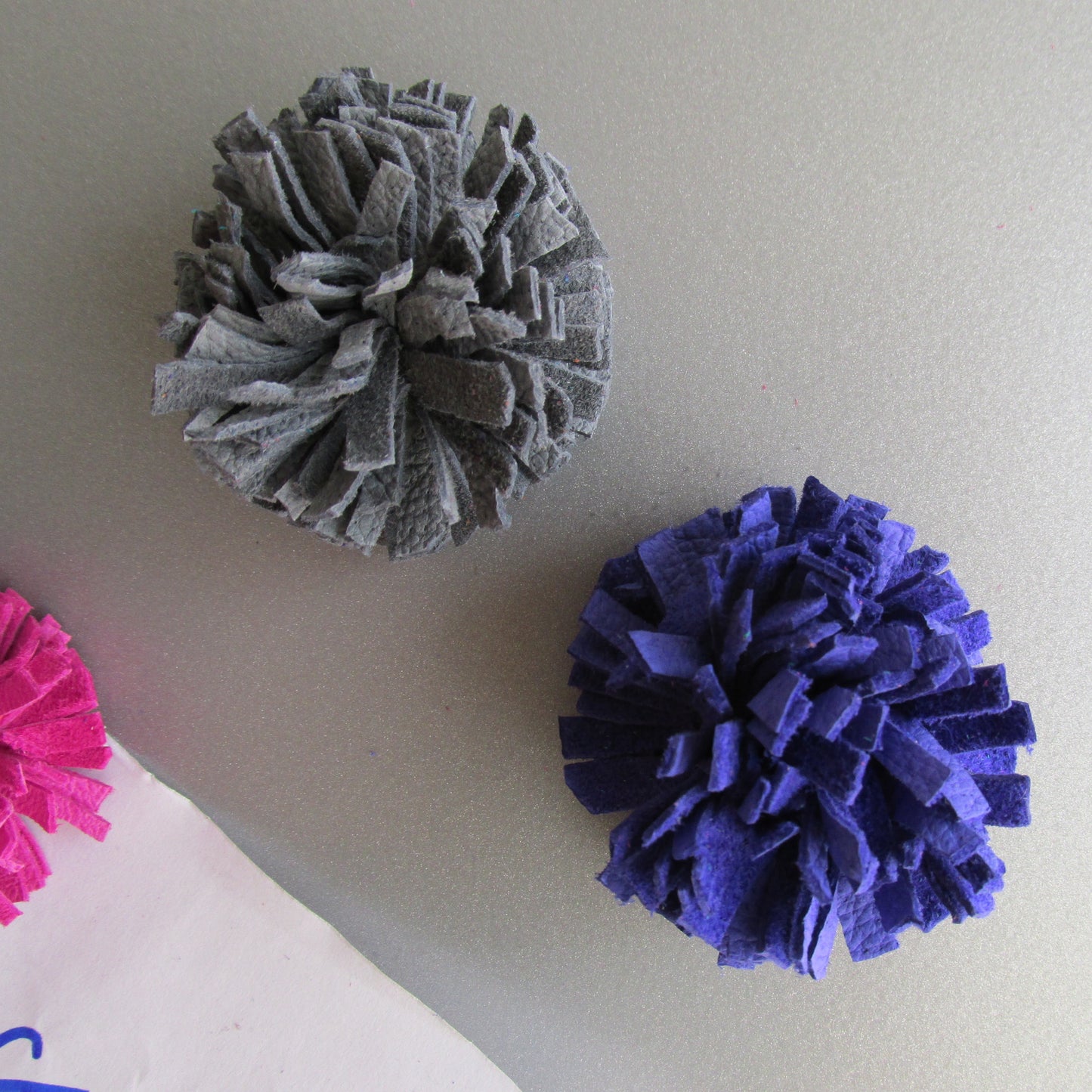 Pompom Magnet - Cornflower Blue