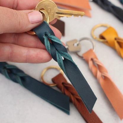 Twist Keyring - Brown Tumblegrain