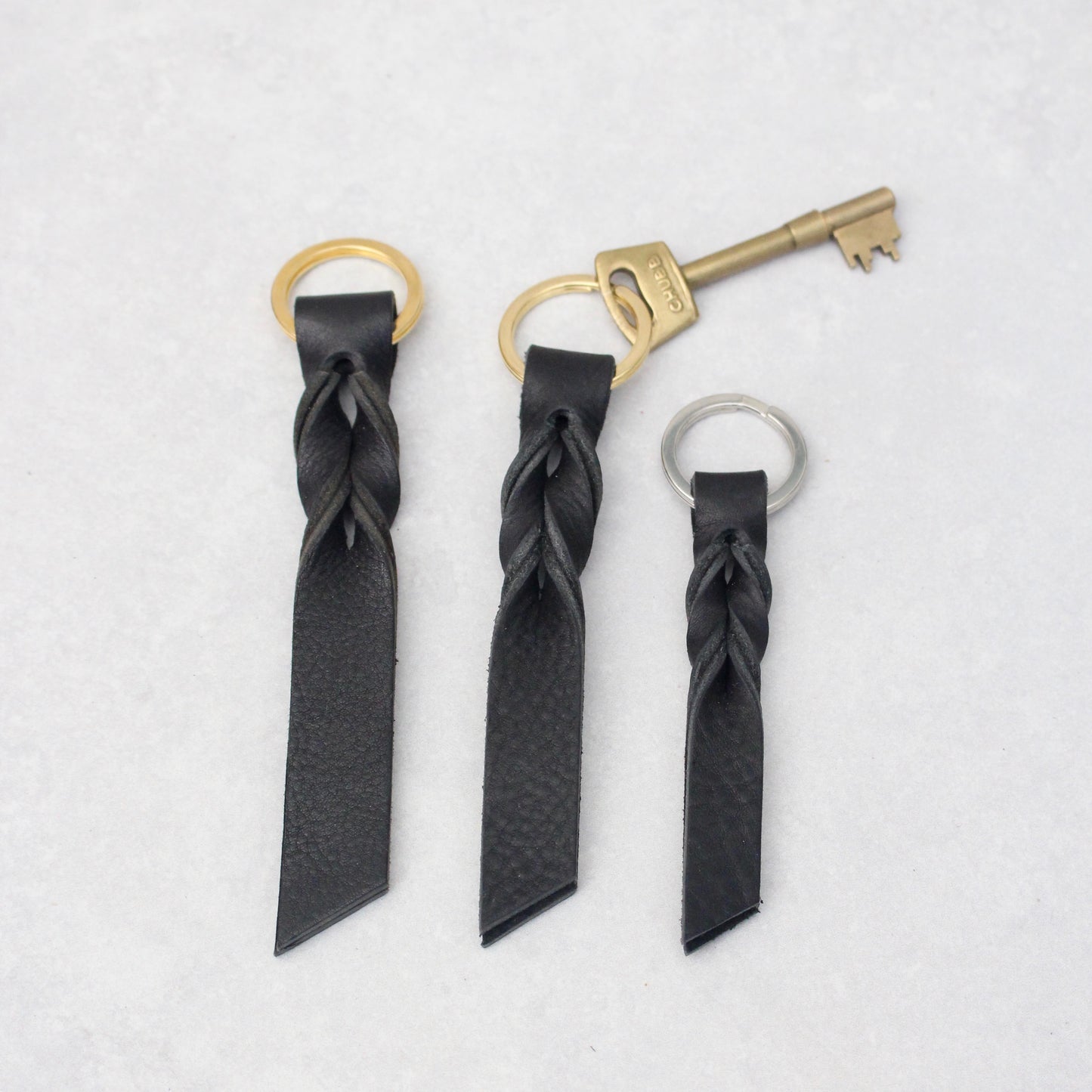 Twist Keyring -Black Tumblegrain